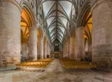 Diliff, Gloucester Cathedral, the nave seen from the west, 9 July 2014